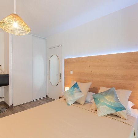 Le Petit Patio Fleuri Aparthotel Éguilles Екстериор снимка
