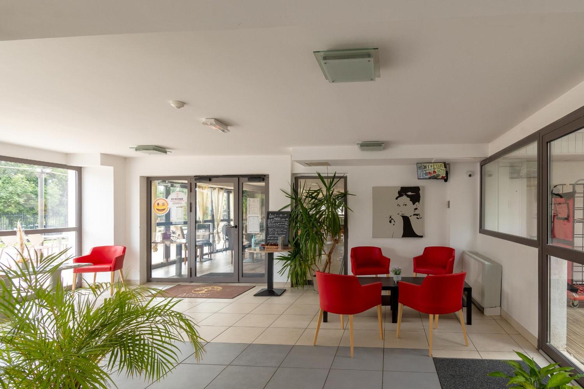 Le Petit Patio Fleuri Aparthotel Éguilles Екстериор снимка