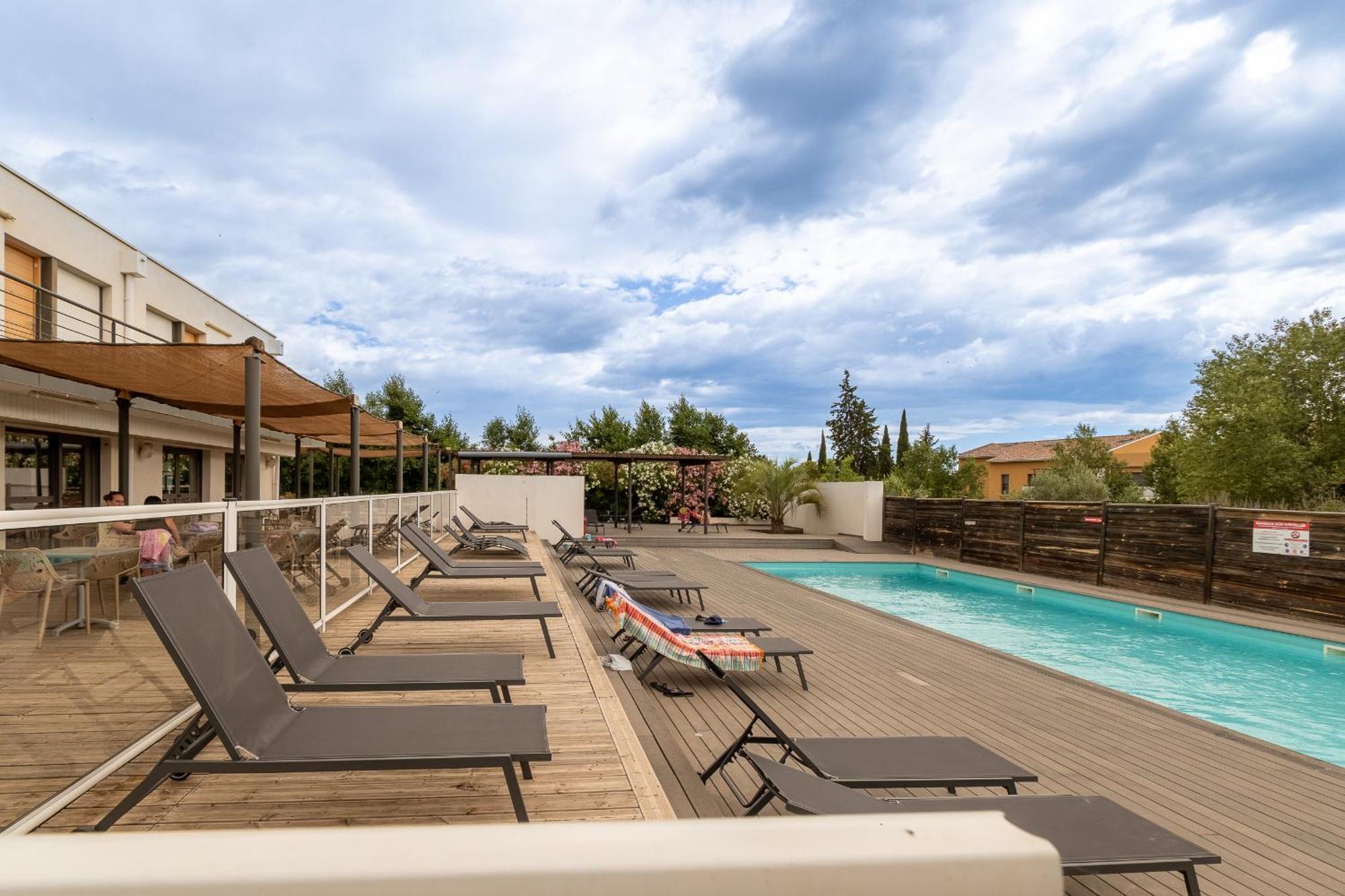 Le Petit Patio Fleuri Aparthotel Éguilles Екстериор снимка