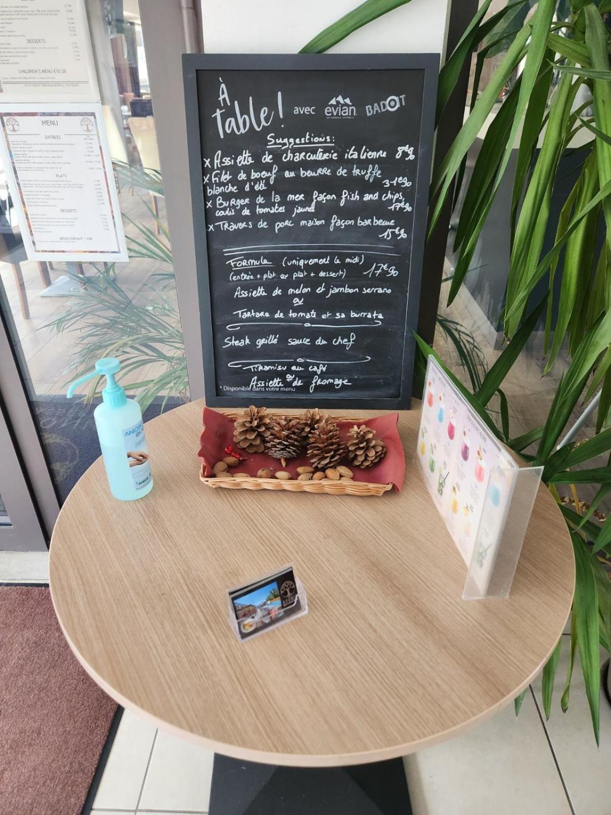 Le Petit Patio Fleuri Aparthotel Éguilles Екстериор снимка