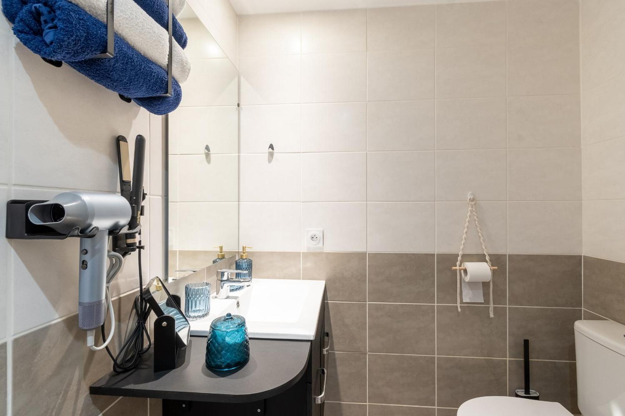 Le Petit Patio Fleuri Aparthotel Éguilles Екстериор снимка