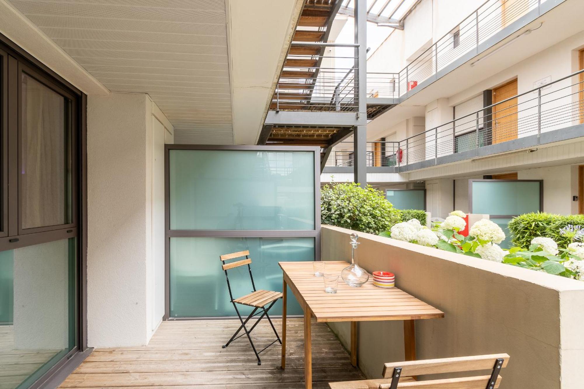 Le Petit Patio Fleuri Aparthotel Éguilles Екстериор снимка